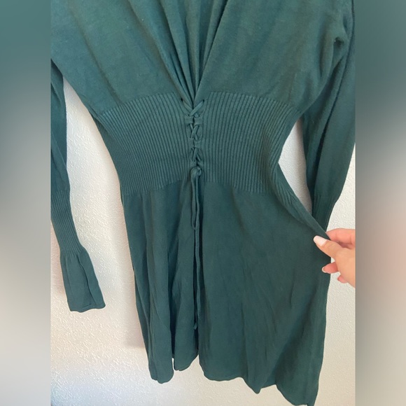 NWOT, Express Stretchy Knits Green Long Bell Sleeve Dress Waist Tie Accents Sz L - Picture 3 of 12